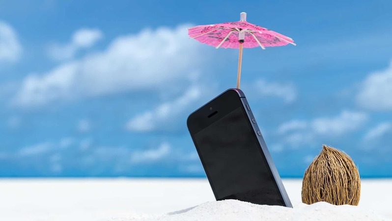 Смартфон на пляже: остерегайтесь этих 4 факторов риска
