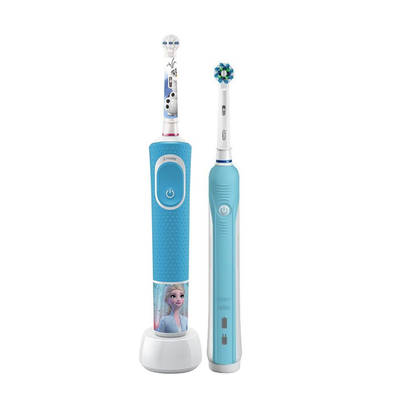 Комплект зубных щеток Oral-B Pro 700 D16.513.1U + D100.410.2K