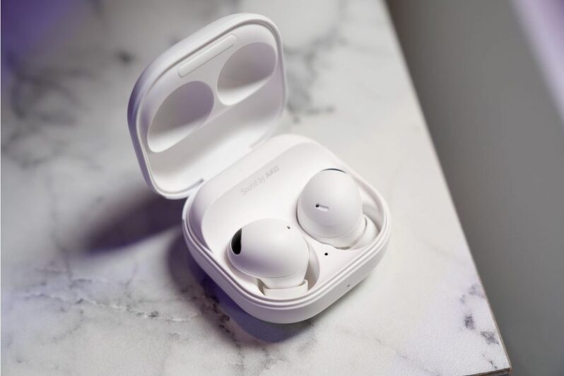 Samsung Galaxy Buds 2 Pro в белом цвете