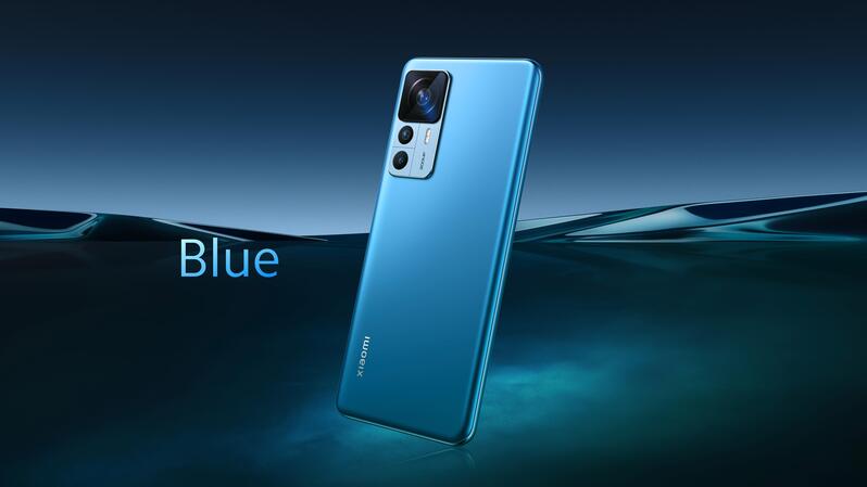 Xiaomi 12T Pro в голубом цвете