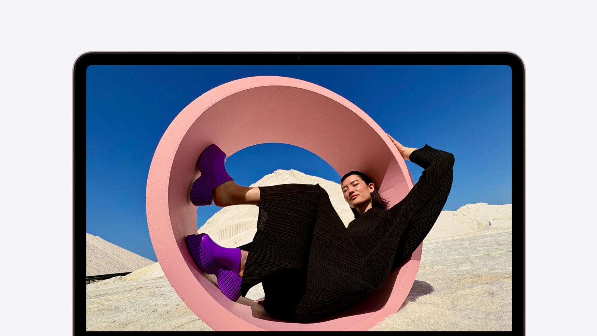 Apple MacBook Neo дисплей