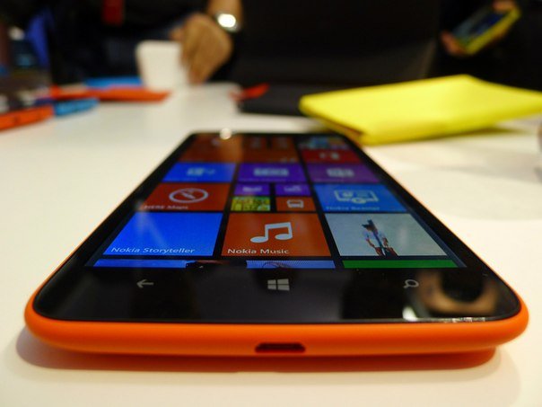 Nokia Lumia 1320 экран