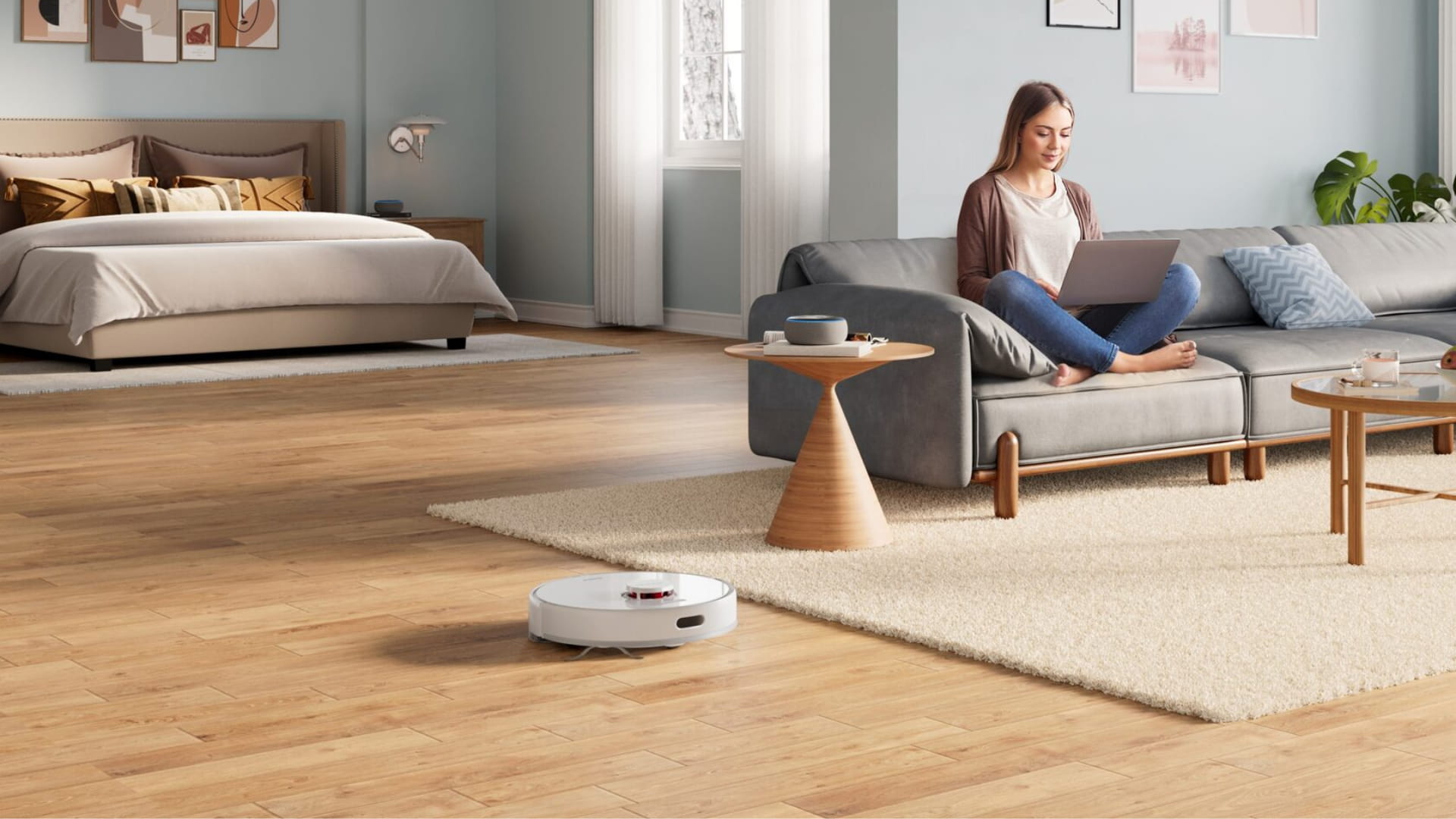 Пылесос в комнате