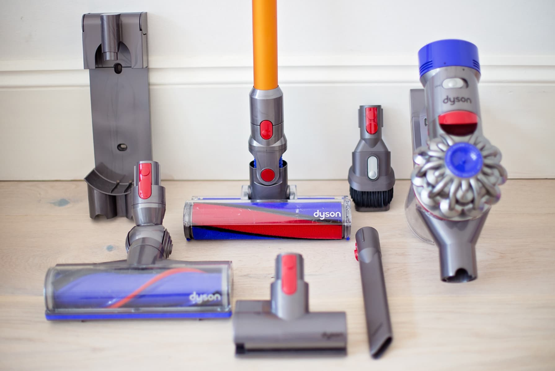 Dyson V8 Absolute - комплектация