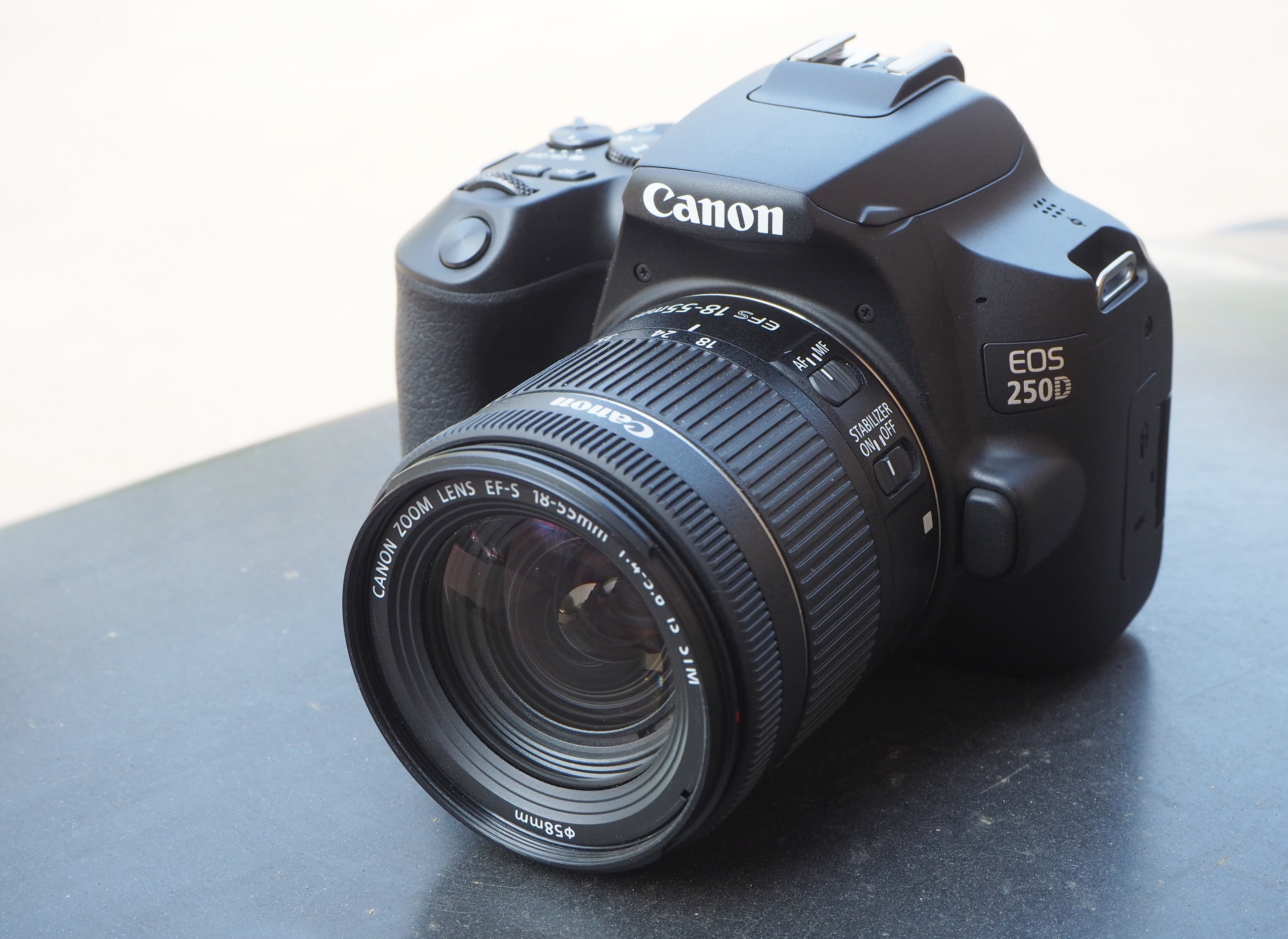 Canon EOS 250D - характеристики камеры